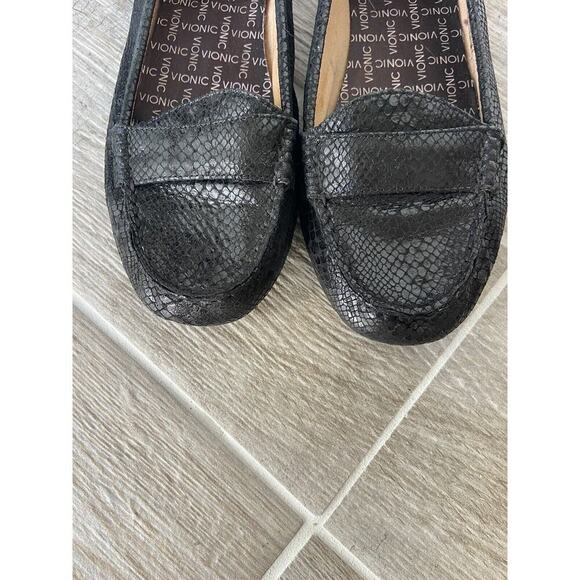 Vionic Larrun Black Snake Skin Slip On Loafers Casual 6 Comfort - Picture 2 of 6